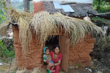 Hủ tục đau lòng và nỗi ám ảnh của các cô gái Nepal trong túp lều xa nhà