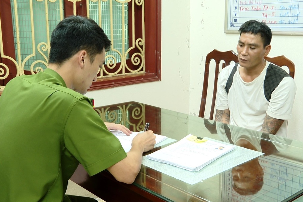 Con nghiện dùng vỏ chai bia đập 39 nhát vào đầu bạn nhậu - 1 Con nghiện dùng vỏ chai bia đập 39 nhát vào đầu bạn nhậu - 1