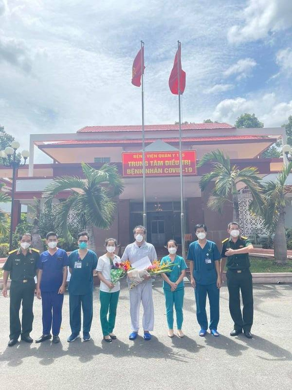 Bệnh nhân người Nhật Bản mắc Covid-19 thoát cơn nguy kịch đã được ra viện - 1 Bệnh nhân người Nhật Bản mắc Covid-19 thoát cơn nguy kịch đã được ra viện - 1