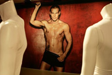 Mâu thuẫn vì những quảng cáo sexy 