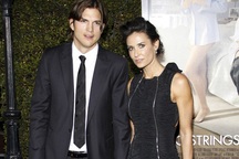 “Ashton Kutcher vẫn quan tâm tới Demi Moore”