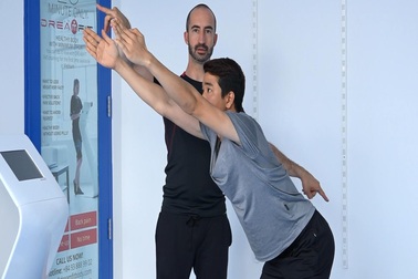 Khỏe đẹp cùng Dân trí: Thư giãn bằng bài tập lưng và đùi