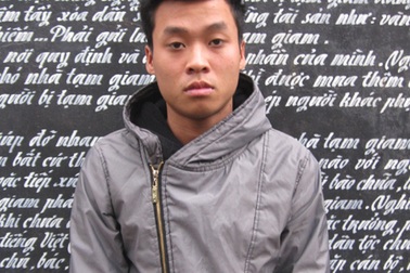 Đối tượng vi phạm vác mũ bảo hiểm... đánh cảnh sát giao thông