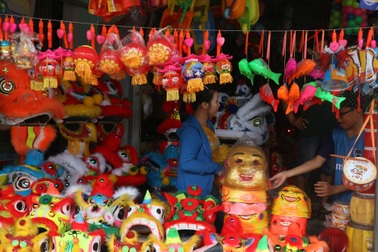 Sôi động thị trường đồ chơi Tết Trung thu