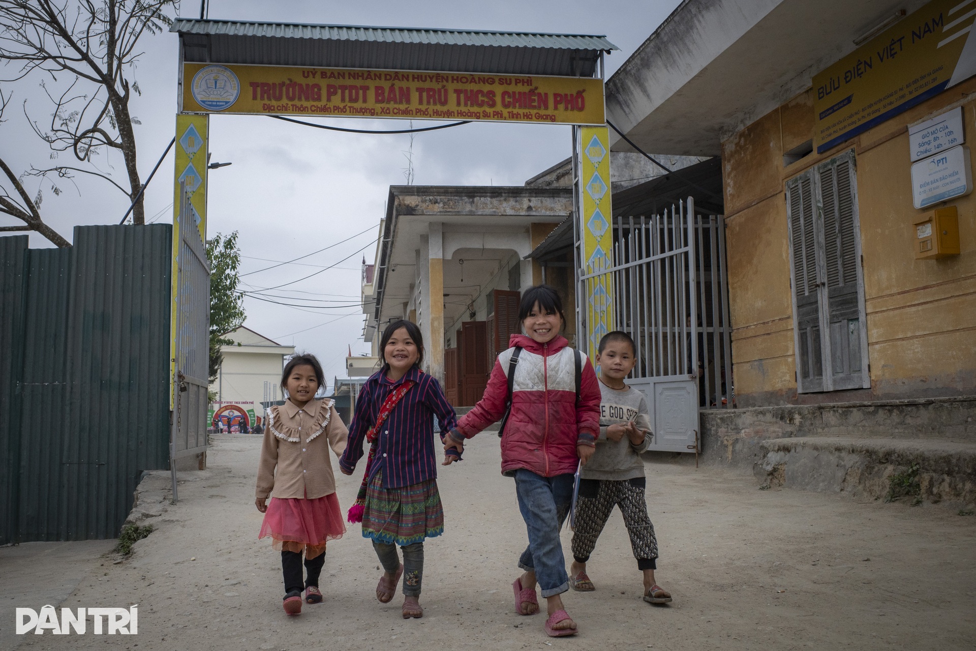 Những ngôi trường nằm cheo leo trên sườn núi tại vùng biên giới Hà Giang - 3