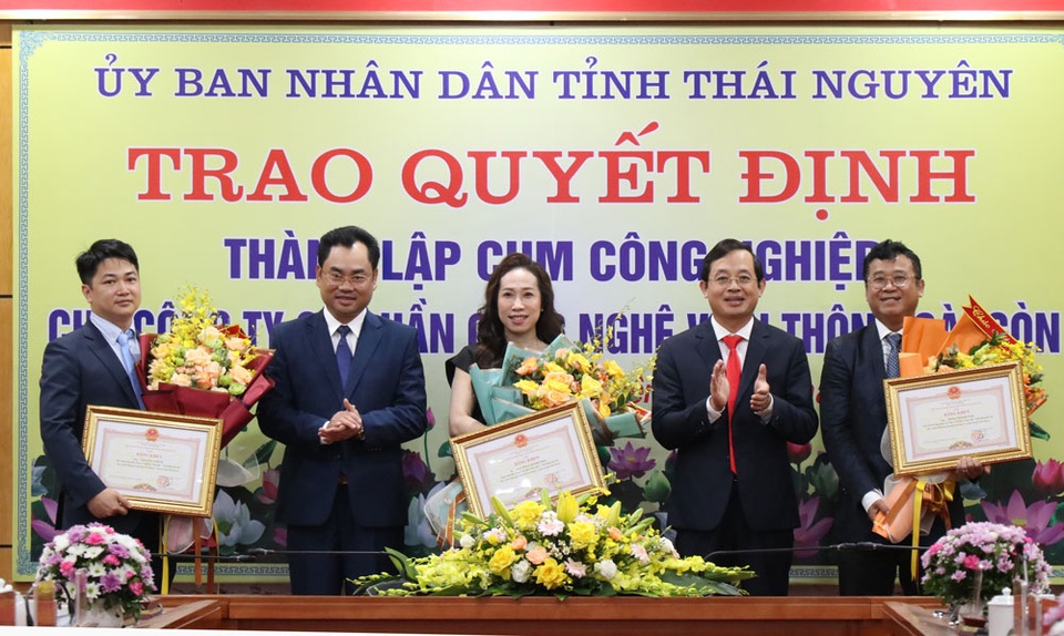 Thái Nguyên: Trao quyết định thành lập 3 cụm công nghiệp, thu hút đầu tư - 5 Thái Nguyên: Trao quyết định thành lập 3 cụm công nghiệp, thu hút đầu tư - 5
