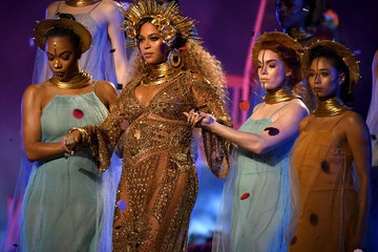 Beyonce sẽ sinh con tại nhà