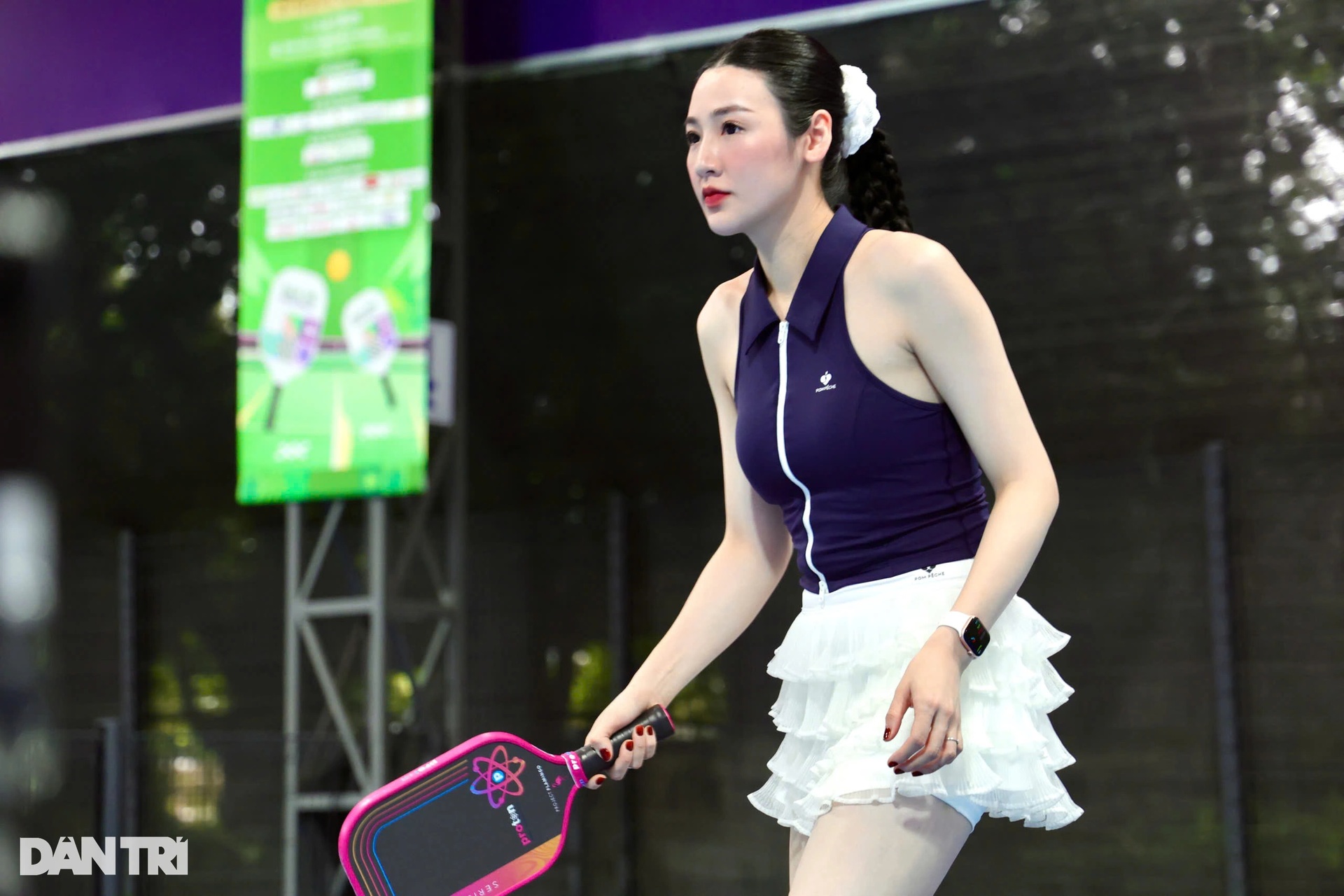 Á hậu Tú Anh khoe dáng gợi cảm đấu pickleball, chồng con cổ vũ nhiệt tình - 10