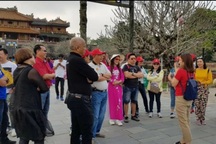 Sau 2 năm lao đao vì Covid-19, hướng dẫn viên du lịch được… "gọi tên"