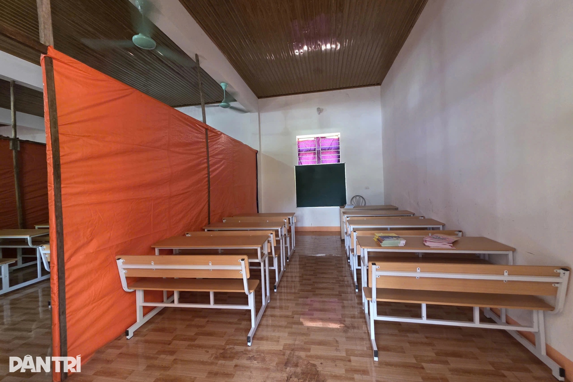 Cảnh ngôi trường bán trú ở biên giới đổ nát, tan hoang sau lũ quét - 12 Cảnh ngôi trường bán trú ở biên giới đổ nát, tan hoang sau lũ quét - 12