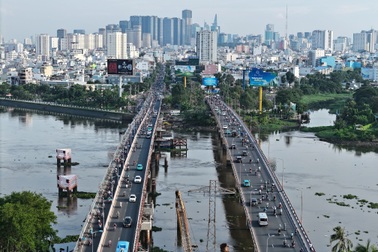 Kỹ thuật đặc biệt giúp nâng cầu Bình Triệu 1 trong khi xe vẫn chạy