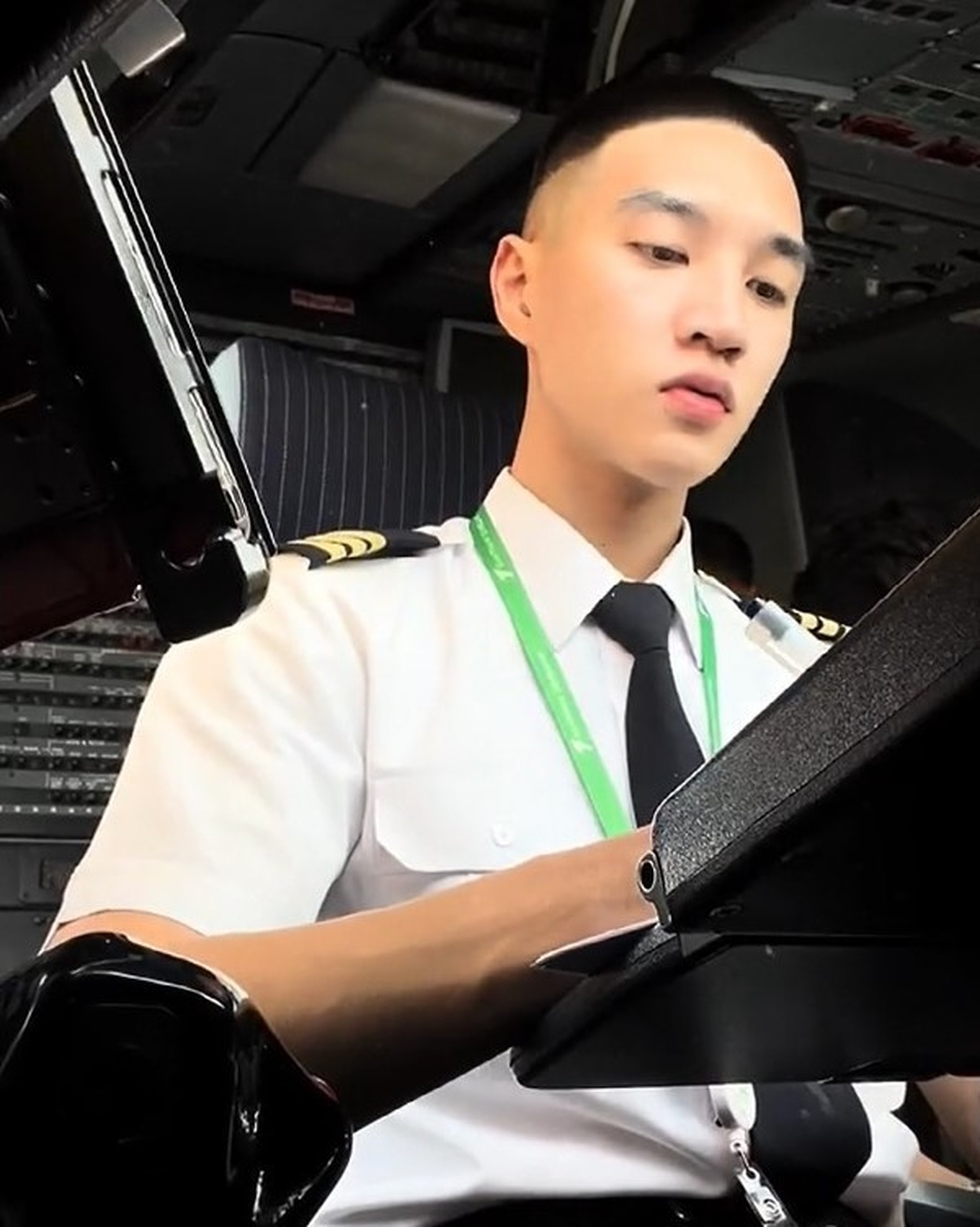 Đời thường của dàn phi công toàn trai xinh gái đẹp được giới trẻ mến mộ - 6 Đời thường của dàn phi công toàn trai xinh gái đẹp được giới trẻ mến mộ - 6