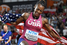 Điền kinh Mỹ đánh bại siêu cường Jamaica trên đường chạy 100m nữ