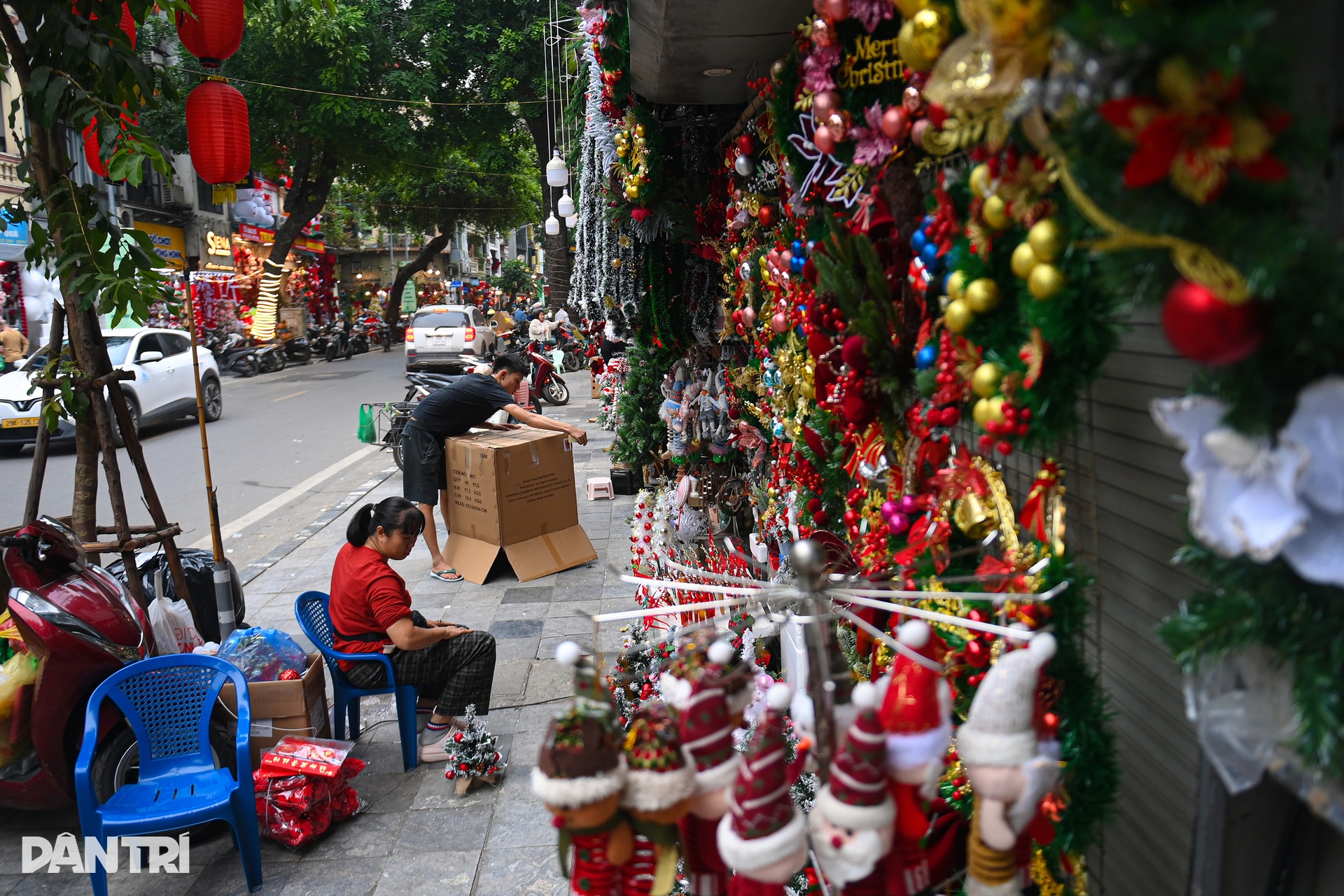 Vỉa hè 3 phường kiểu mẫu của Hà Nội thông thoáng sau 10 ngày dọn dẹp - 5 Vỉa hè 3 phường kiểu mẫu của Hà Nội thông thoáng sau 10 ngày dọn dẹp - 5