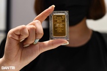 Giá vàng miếng SJC giảm về dưới 121 triệu đồng/lượng