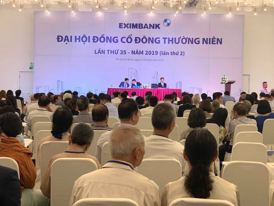 Từ top đầu các ngân hàng lớn, Eximbank đã “tụt dốc” không phanh ra sao? - 1 Từ top đầu các ngân hàng lớn, Eximbank đã “tụt dốc” không phanh ra sao? - 1