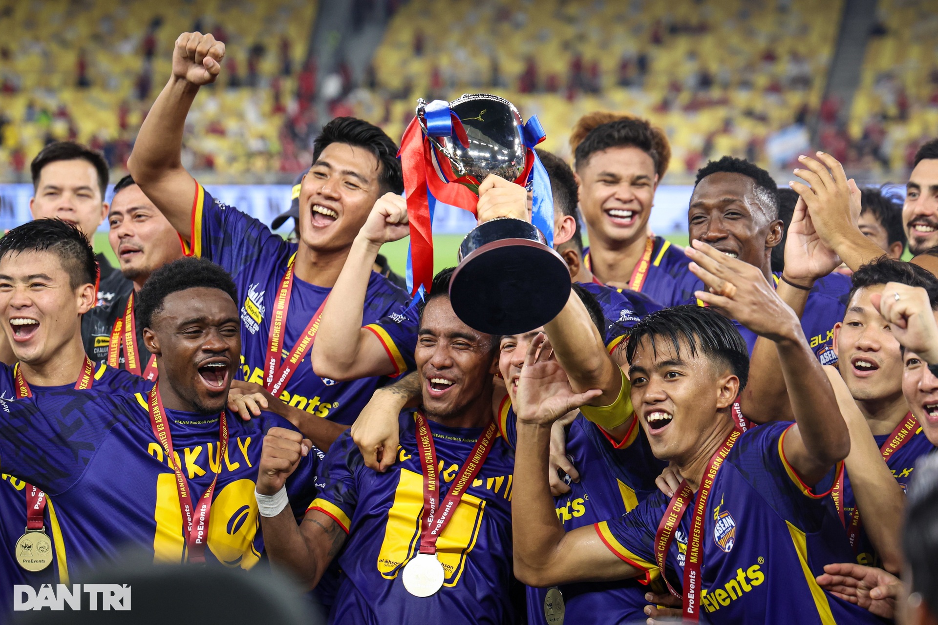 Cảm xúc trái ngược của dàn sao Man Utd sau thất bại ở Malaysia - 8 Cảm xúc trái ngược của dàn sao Man Utd sau thất bại ở Malaysia - 8