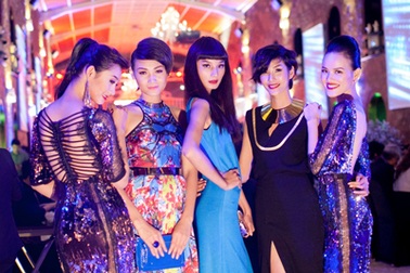 Dàn siêu mẫu dự tiệc 