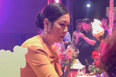NSND Hồng Vân kiệt sức, ngất trong lễ giỗ Tổ nghề