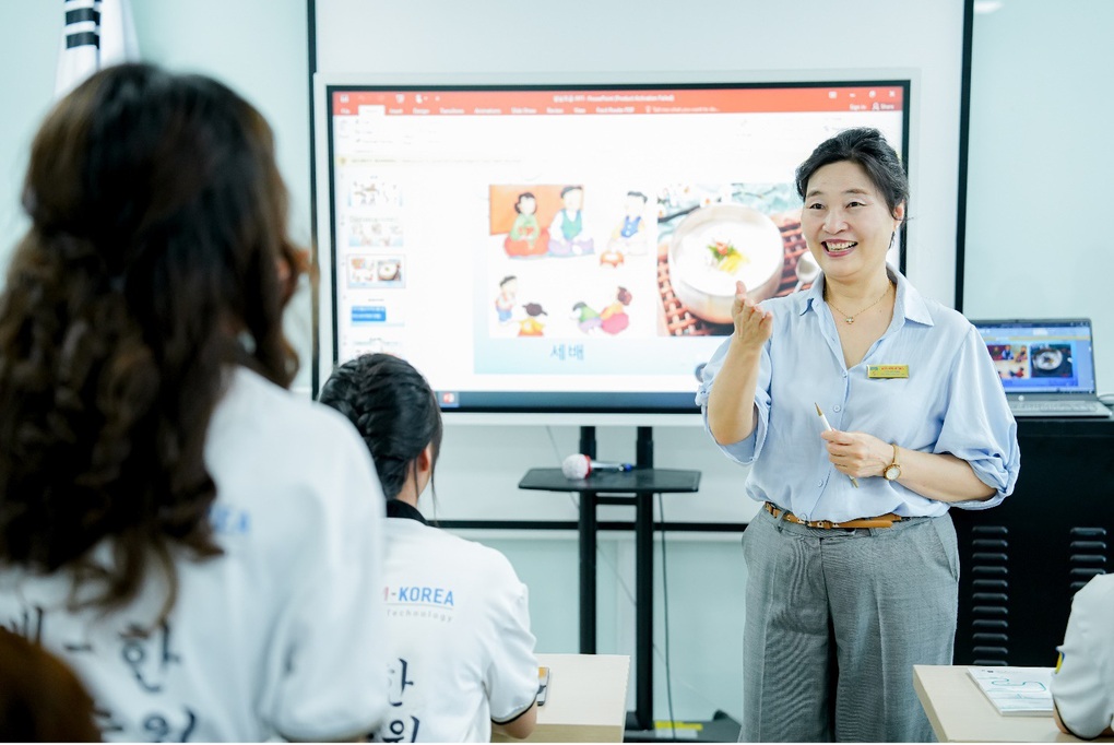 Trở thành nhân sự theo chuẩn Hàn Quốc với Chương trình Việt - Hàn tại HUTECH - 2 Trở thành nhân sự theo chuẩn Hàn Quốc với Chương trình Việt - Hàn tại HUTECH - 2