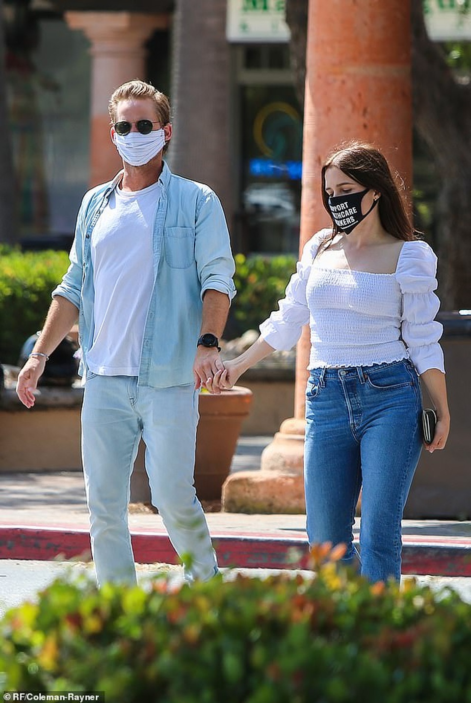 Bradley Cooper đeo băng đô của con ra phố - 8 Bradley Cooper đeo băng đô của con ra phố - 8