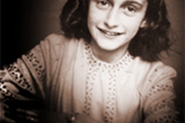 “Giải mã” cậu bé bí ẩn đánh cắp trái tim của Anne Frank 