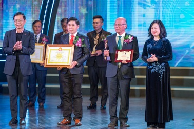 Cách xử lý sụn sườn tự thân sáng tạo của bác sĩ Việt trong tạo hình mũi