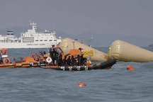 Thợ lặn Hàn Quốc tiếp cận các phòng có khóa bên trong phà chìm