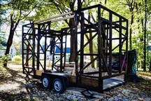 Vợ chồng trẻ đi nhặt phế liệu thiết kế thành ngôi nhà đẹp không ngờ