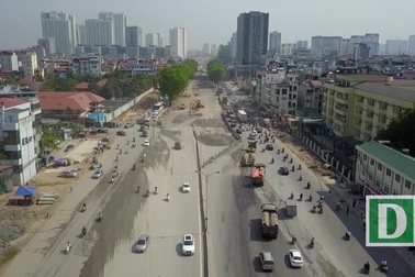 Hà Nội: Nguy hiểm rình rập trên đường nghìn tỷ đang thi công