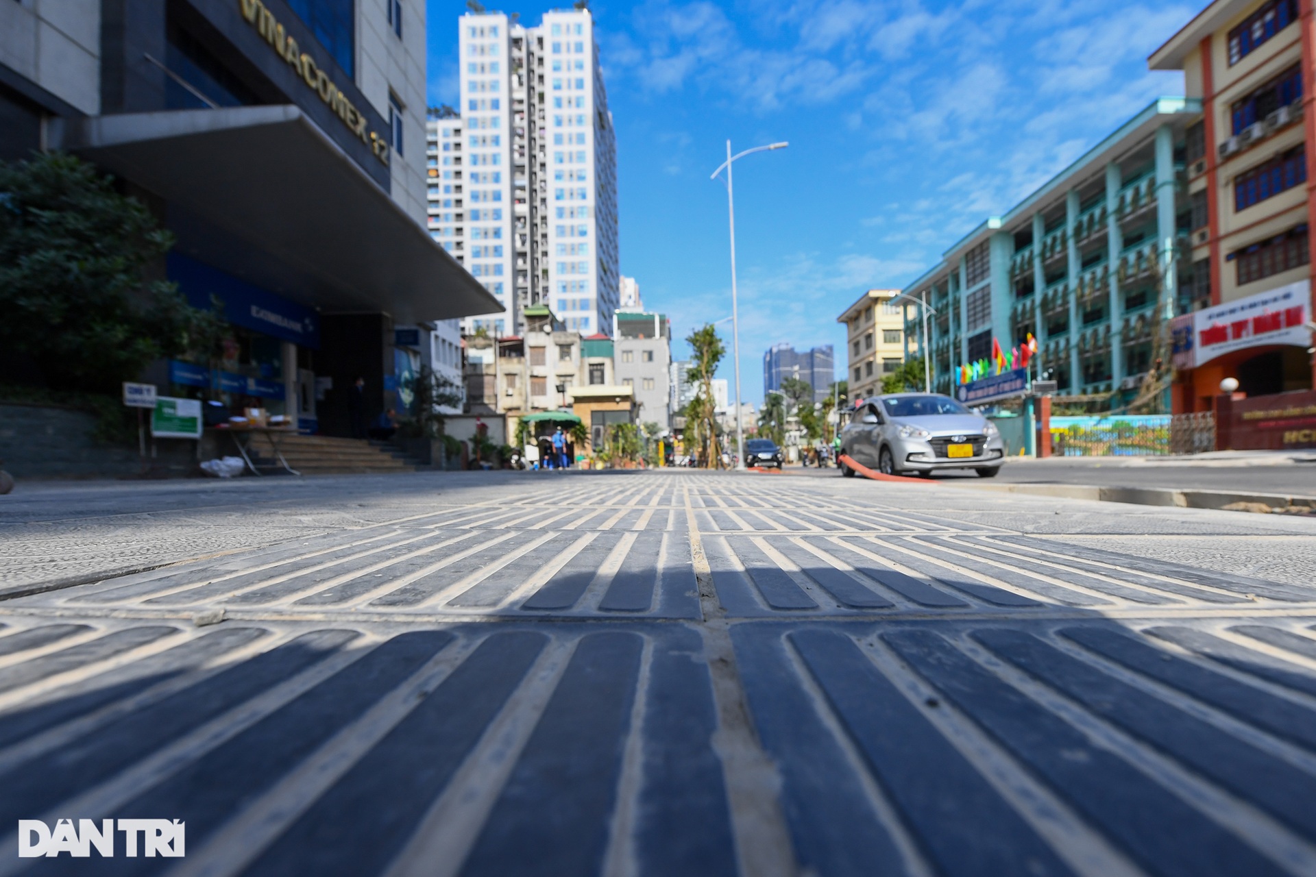 Người dân thủ đô thoát khổ trên đoạn đường 440m cải tạo 4 năm mới về đích - 11 Người dân thủ đô thoát khổ trên đoạn đường 440m cải tạo 4 năm mới về đích - 11