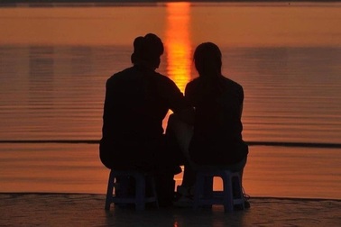 "Trên tình bạn, dưới tình yêu": Mối quan hệ mập mờ, nên hay không?