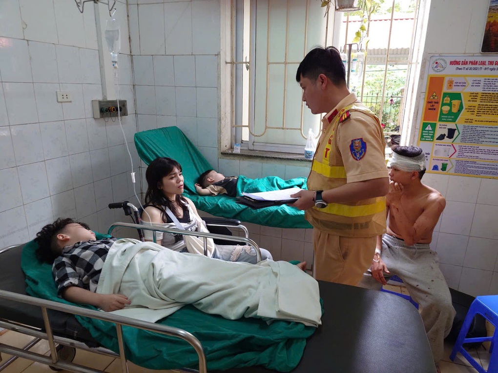 Vụ xe khách chở 25 người lao xuống vực ở Sơn La: Thêm một người tử vong - 2