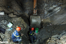 Vụ bé trai lọt xuống trụ bê tông: Những ai phải chịu trách nhiệm?