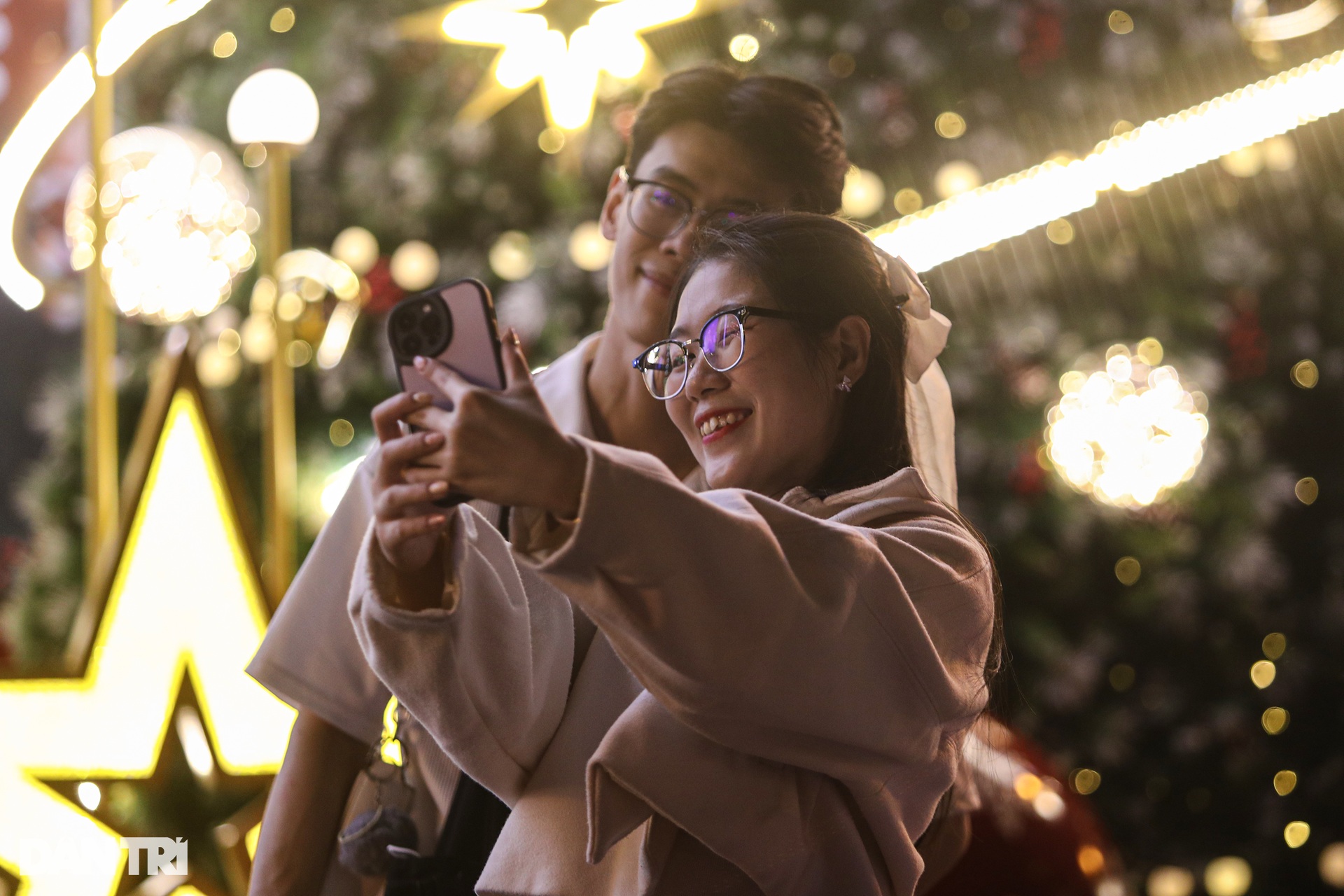 Giới trẻ lên đồ check-in Noel sớm ở TPHCM - 12 Giới trẻ lên đồ check-in Noel sớm ở TPHCM - 12