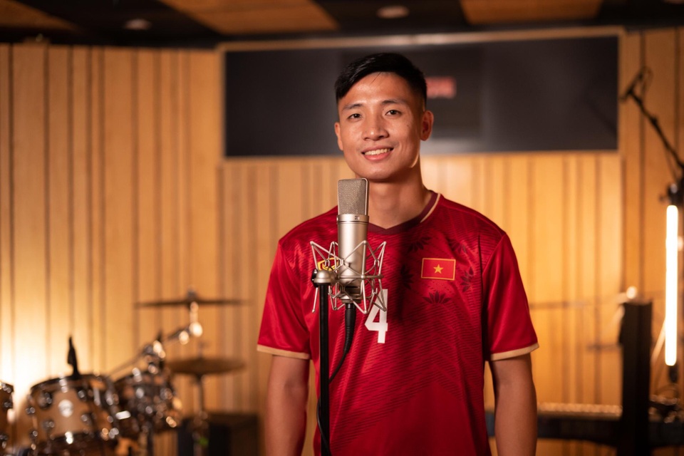 Bùi Tiến Dũng, Ngọc Khuê cùng gần 20 nghệ sĩ tiếp sức cho vùng “tâm dịch” - 7 Bùi Tiến Dũng, Ngọc Khuê cùng gần 20 nghệ sĩ tiếp sức cho vùng “tâm dịch” - 7