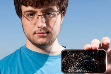 Apple chia tay với hacker lừng danh chuyên bẻ khoá iPhone  