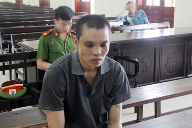 Đối tượng nghiện ma túy đột nhập vào nhà dân, đâm 3 người bị thương