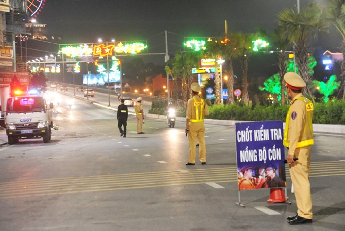 Một chốt kiểm tra nồng độ cồn ở Quảng Ninh