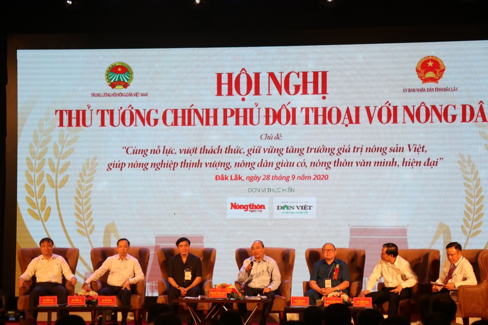 Thủ tướng đối thoại với nông dân để tháo gỡ khó khăn cho sản xuất - 1 Thủ tướng đối thoại với nông dân để tháo gỡ khó khăn cho sản xuất - 1