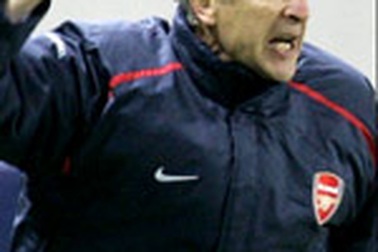 Wenger: “Cầu thủ Anh chỉ giỏi…chửi thề”