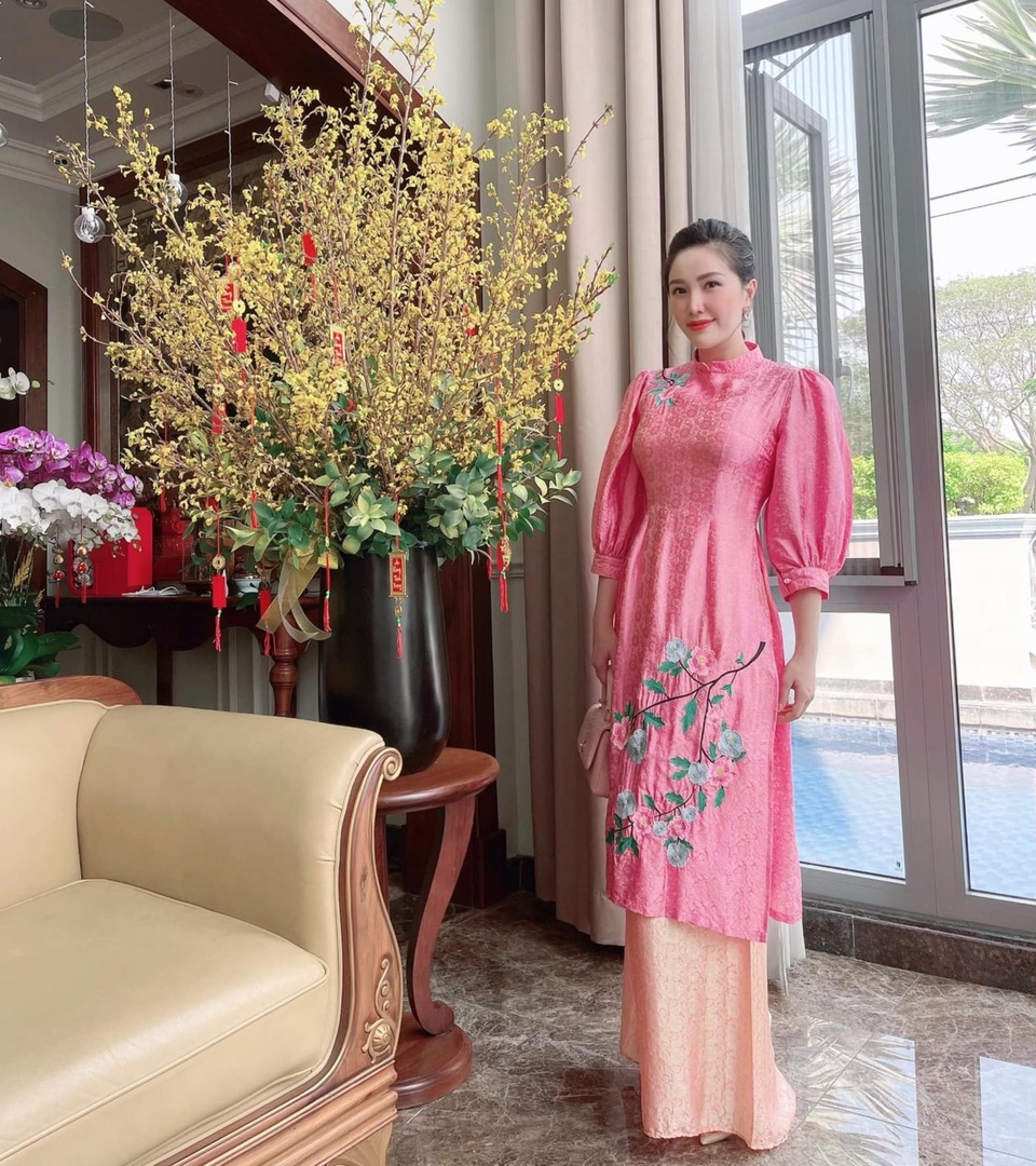 Nghệ sĩ Hoài Linh lập kỷ lục mới đầu năm - 13 Nghệ sĩ Hoài Linh lập kỷ lục mới đầu năm - 13