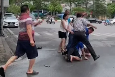 Khởi tố 2 bị can hành hung phóng viên Đài Hà Nội