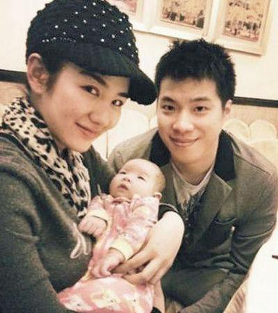 Huỳnh Dịch: Mỹ nhân điêu đứng sự nghiệp vì scandal giật bồ, ngoại tình - 9 Huỳnh Dịch: Mỹ nhân điêu đứng sự nghiệp vì scandal giật bồ, ngoại tình - 9