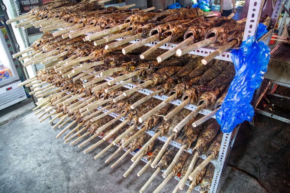 Bán cá lóc nướng thu cả trăm triệu đồng ngày vía Thần tài - 4 Bán cá lóc nướng thu cả trăm triệu đồng ngày vía Thần tài - 4