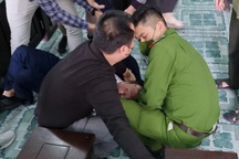 Giám đốc doanh nghiệp bất động sản nghi uống thuốc định tự tử tại tòa