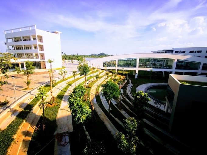 Trường chuyên có góc sống ảo nghìn like, trợ cấp khủng cho học sinh: 2,2 triệu tiền mua học phẩm; hỗ trợ 100% lệ phí thi IELTS, TOEIC, TOEFL - Ảnh 2. Trường chuyên có góc sống ảo nghìn like, trợ cấp khủng cho học sinh: 2,2 triệu tiền mua học phẩm; hỗ trợ 100% lệ phí thi IELTS, TOEIC, TOEFL - Ảnh 2.