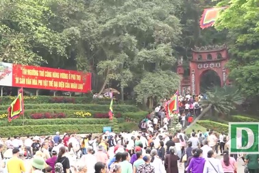 Hàng triệu người đã đổ về Đền Hùng bái Tổ