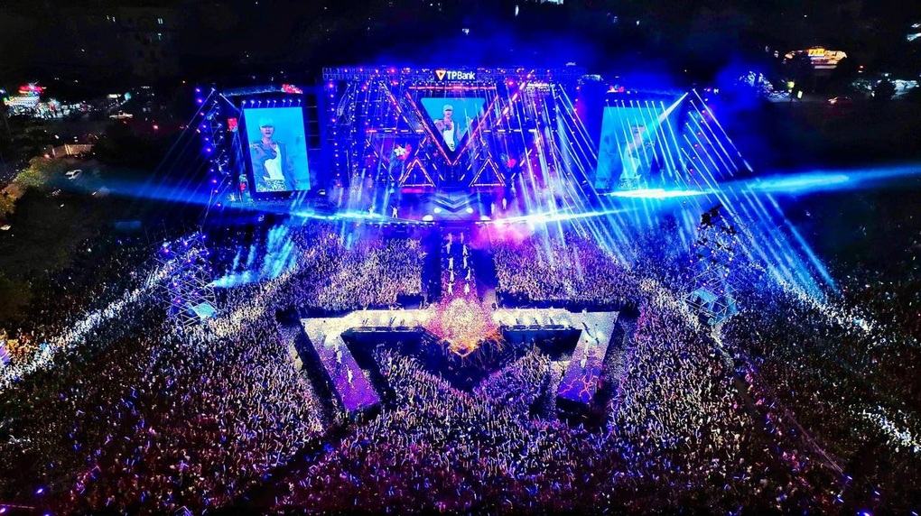 Biển người bung hết chất Tôi tại TPBank 2in1 Concert - 1 Biển người bung hết chất Tôi tại TPBank 2in1 Concert - 1