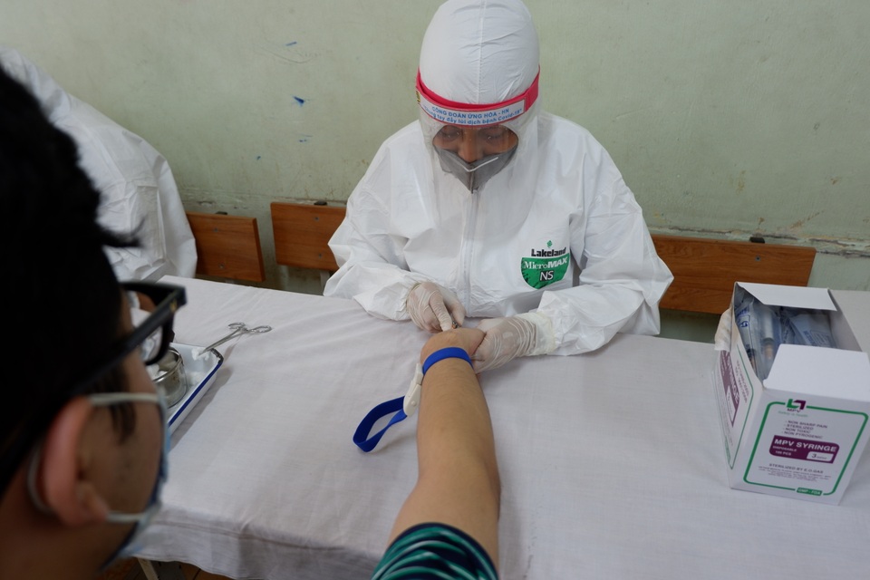 Tối 17/8: Hà Nội thêm 1 ca dương tính SARS-CoV-2, từng test nhanh âm tính - 1 Tối 17/8: Hà Nội thêm 1 ca dương tính SARS-CoV-2, từng test nhanh âm tính - 1